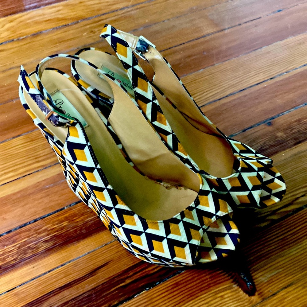 Gold and navy patterned wedges